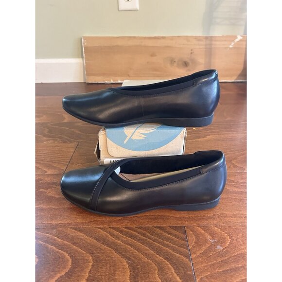 CLARKS Women's Un Darcey Black Leather Flats Closed Toe NEW Sz 9.5 M - Picture 2 of 9